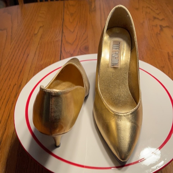 Gold 3” Pumps. Just in time for Holiday parties. - Picture 3 of 6